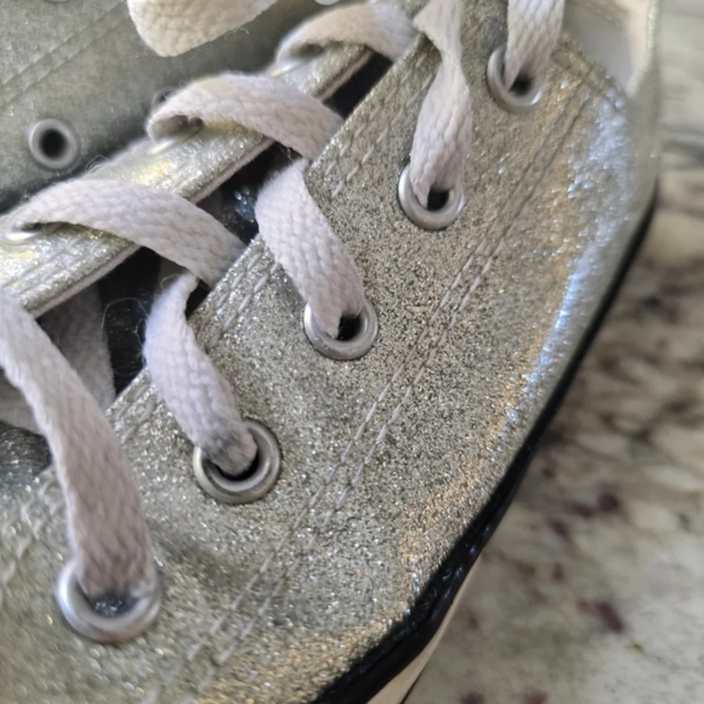 Converse shiny metallic